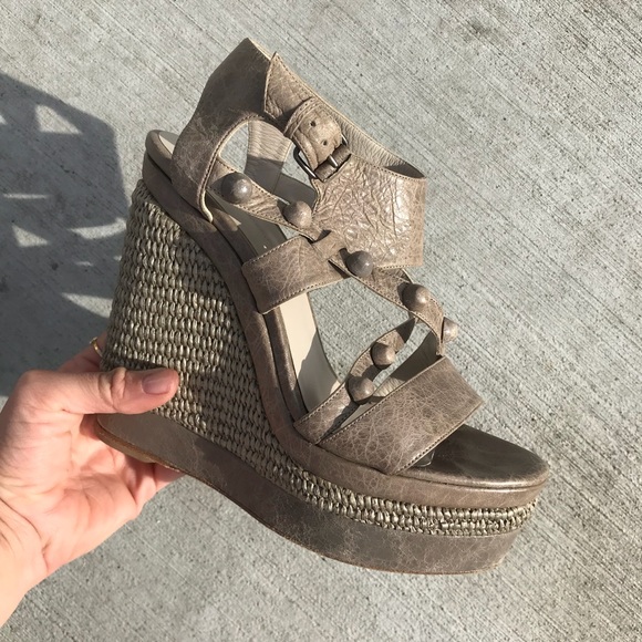 ineguagliabile taglia 7 prezzo più basso Balenciaga Shoes | Sz 8 Leather Studded Wedges | Poshmark ineguagliabile taglia 7 prezzo più basso Balenciaga Shoes | Sz 8 Leather Studded Wedges | Poshmark